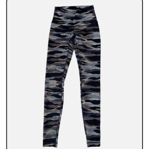 Lululemon Wunder Under blue gray Camo leggings size 6